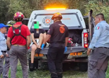 Policía De Monterrey Rescata A Senderista Extraviada En El Cerro De Las Mitras