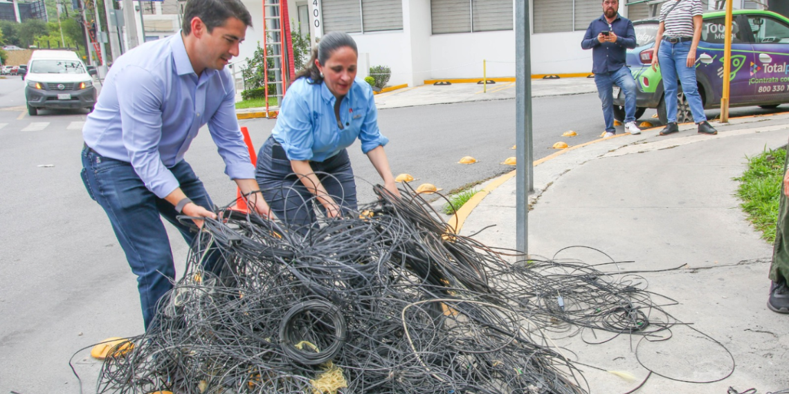 retiran cableado mty_voz y opn - VOZ Y OPINION Contaminación-visual