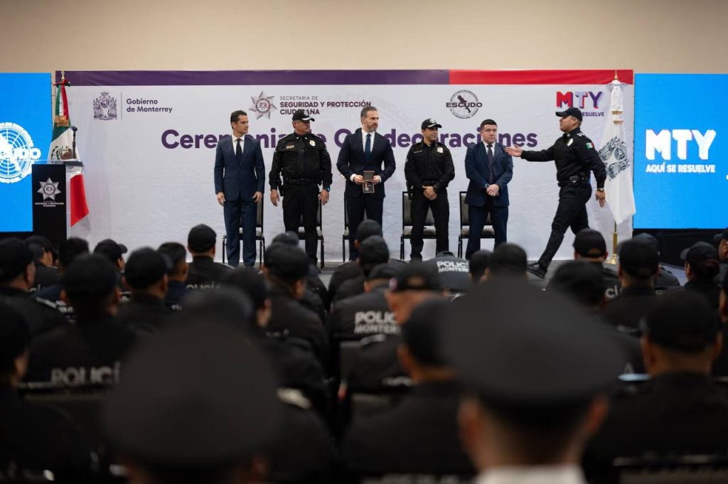 mty-policía - VOZ Y OPINION conmemoran-al-cuerpo-de-seguridad-en-monterrey