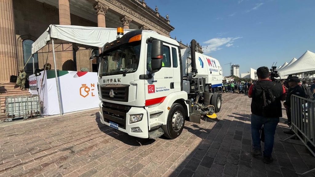 operativo-de-limpieza-en-monterrey-por-desfile-servicios-públicos-de-monterrey