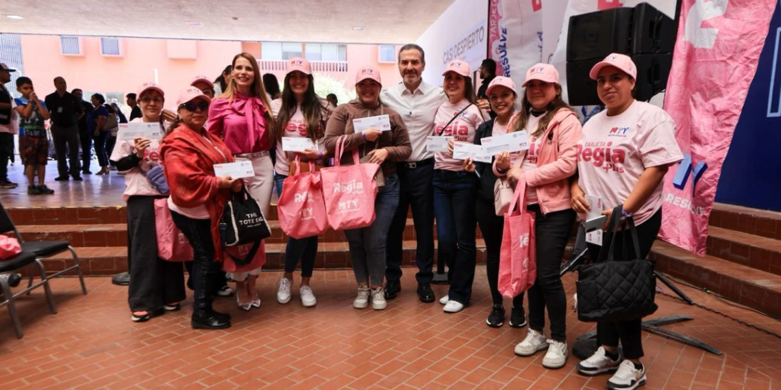 becas-y-estudios-Tarjeta-Regia-Plus-Día-de-la-Mujer-estudios-para-todas-Palacio-Municipal