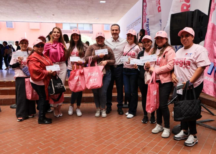 becas-y-estudios-Tarjeta-Regia-Plus-Día-de-la-Mujer-estudios-para-todas-Palacio-Municipal
