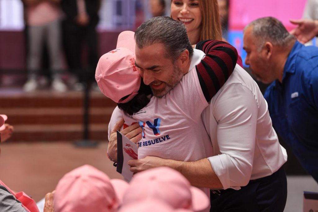 becas-y-estudios-Tarjeta-Regia-Plus-Día-de-la-Mujer-estudios-para-todas-Palacio-Municipal