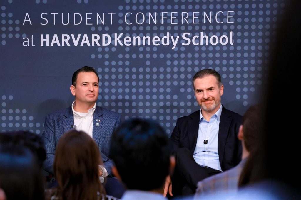 conferencia-en-harvard-alcalde-de-monterrey-gobiernos-municipales-administración-local-políticas-urbanas