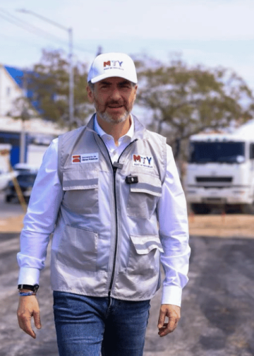 adrián de la garza en el parque lineal