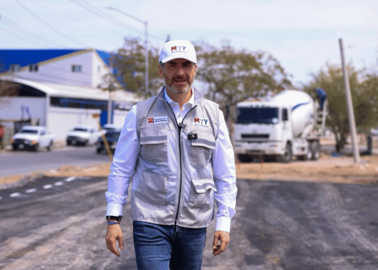 adrián de la garza en el parque lineal