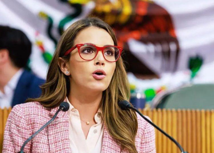 lorena de la garza denuncia samuel garcía